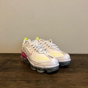 NIKE AIR VAPORMAX 360 PLATINUM TINT/FIRE PINK/WHITE/VOLT WOMENS SIZE 7 USED